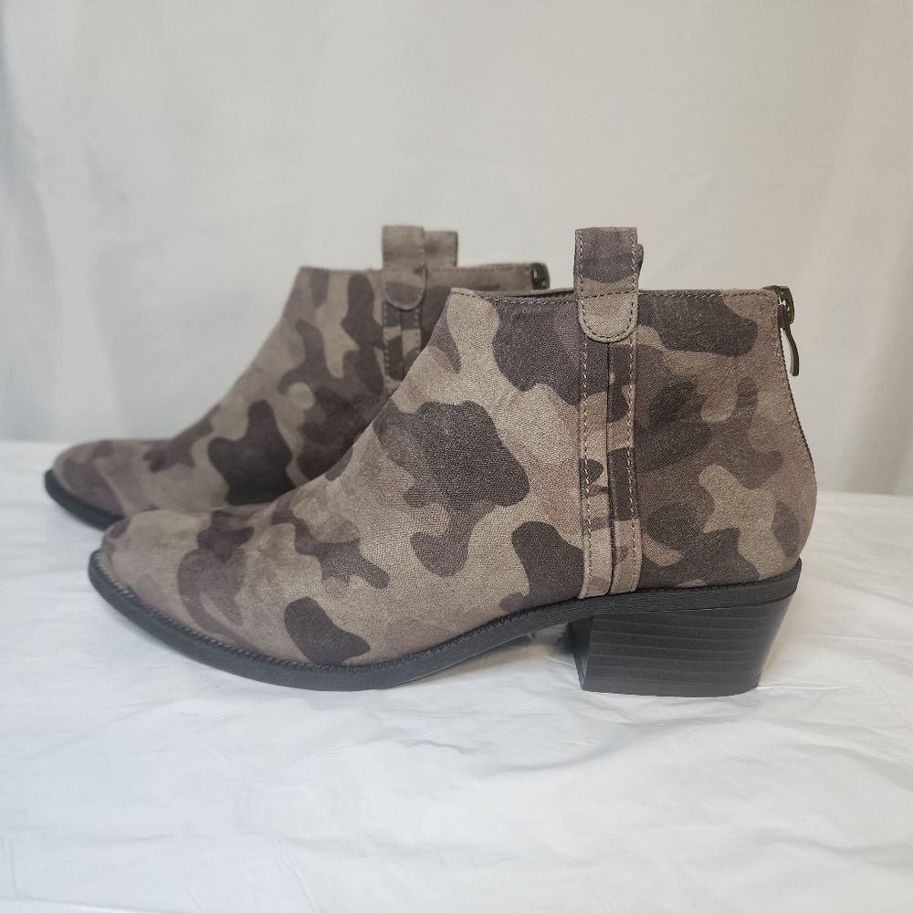 Comfort Brand Faux Suede Camouflage Ankle Boots for Women Size 6